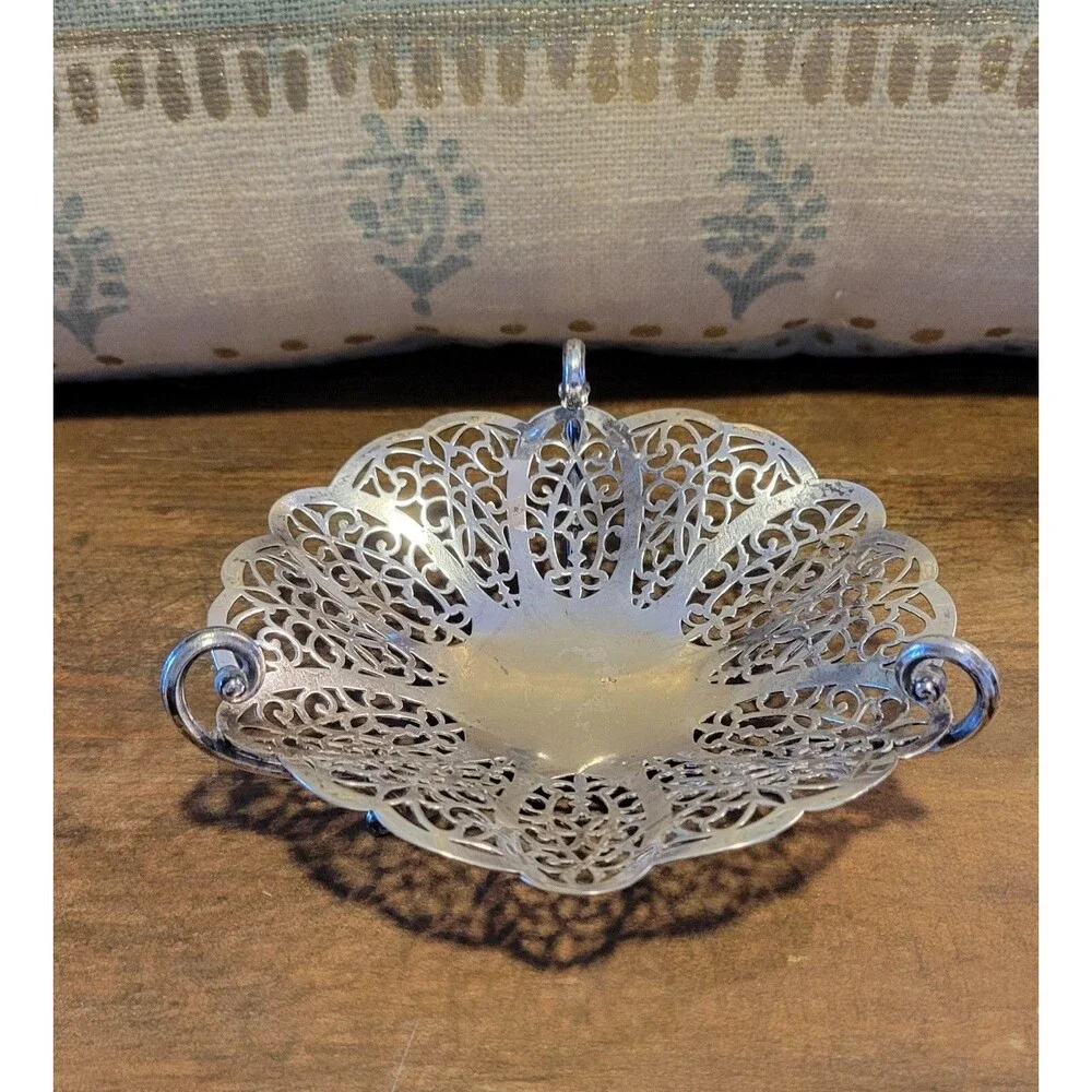 Wm Rogers Lovelace Silver Plated Tri Footed Candy Dish - EPNS 1427 - 1940's